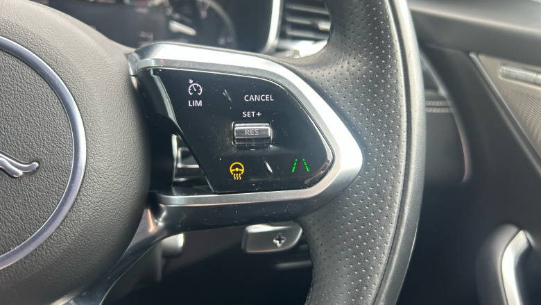 Jaguar F-Pace 2.0 D200 R-Dynamic SE 5dr Auto AWD Diesel Estate